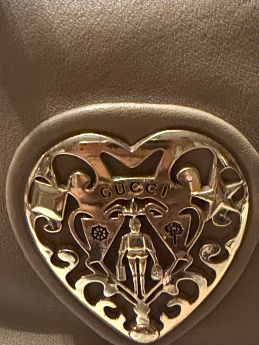 Gucci Tan Leather Shoulder Bag with Gold Heart Emblem - Picture 2 of 12